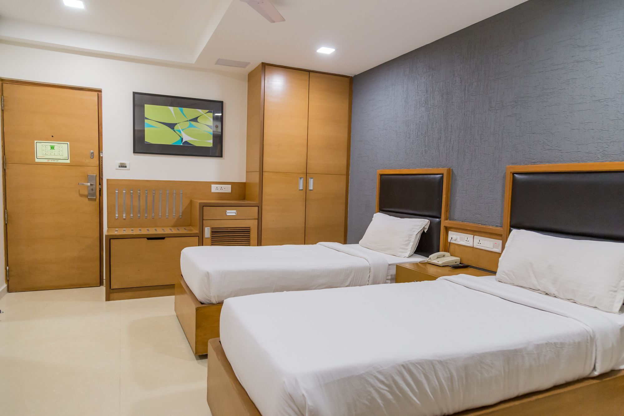 أحمد أباد The Silver Leaf Hotel المظهر الخارجي الصورة